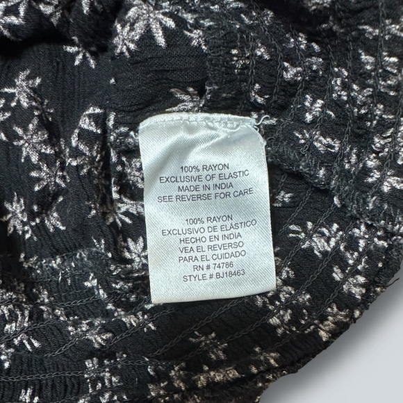 Patrons of Peace Bay Top Blouse – Black Floral - Picture 4 of 4